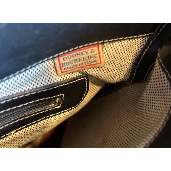 Dooney Bourke Black Shoulder Bag Great Condition - Picture 4 of 5